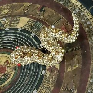 Vintage Austrian Crystal Champagne Bronze Snake Lapel Coat Sweater Pin Brooch
